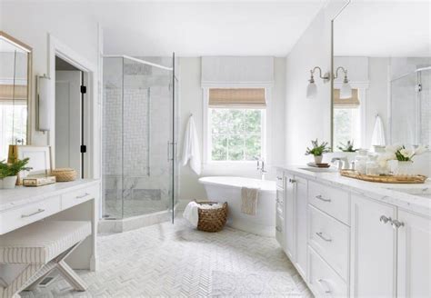 This tub tucks neatly into any corner of the bathroom, and its spacious well has plenty of room for you and your partner 5 ft. 90 Beach Master Bathroom Ideas (Photos) | Bathroom ...