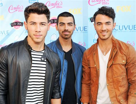 Los Jonas Brothers Sacan Nueva Colaboración Con Este Artista Que
