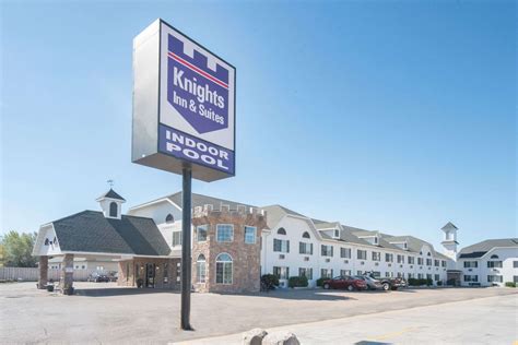Exterior Of Knights Inn And Suites Grand Forks Hotel In Grand Forks