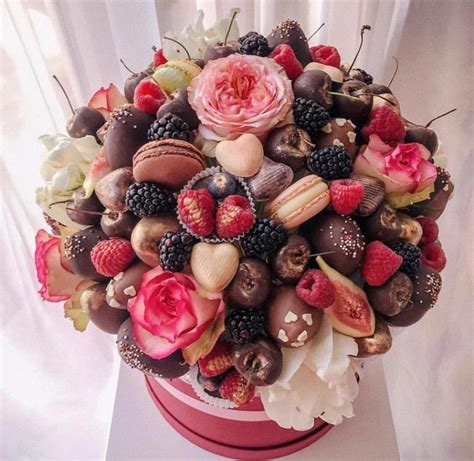 Best customer reviews for excellence in products, presentation and service. Flower and chocolate luxury gift box | Slaylebrity