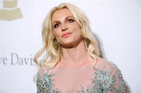 Britney Spears Dances To Michael Jacksons Scream In New Video Watch