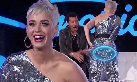 American Idol Katy Perry Shows Split In Back Of Her Pants Daily Mail