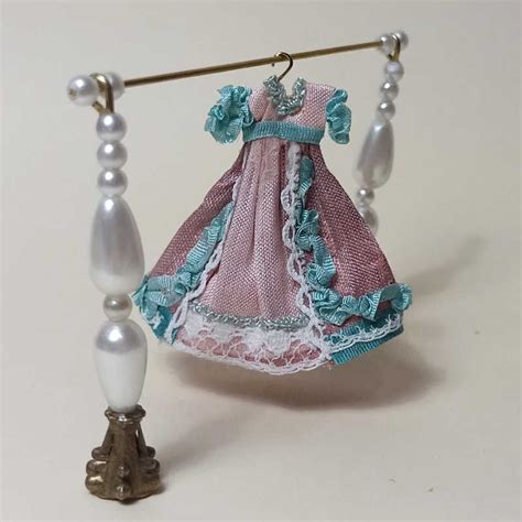 Miss Amelia Miniatures Miniatura