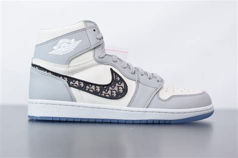 Buy and sell authentic jordan 1 retro low dior shoes cn8608 002 and thousands of other jordan sneakers with price data and release dates. Dior x Air Jordan 1 High "Grey" CN8607-002 Grey White ...