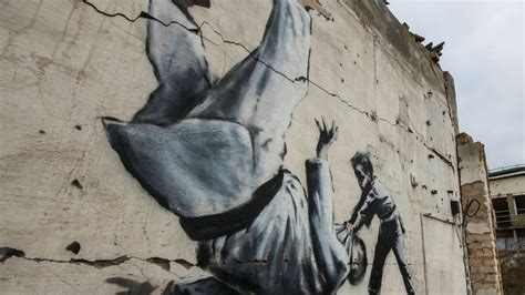 Streetart Banksy Bekennt Sich Zu 7 Kunstwerken In Der Ukraine