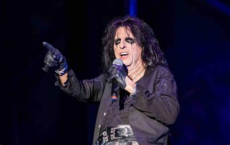 music legend alice cooper says rock n roll shouldn t be political — and leftists blast the