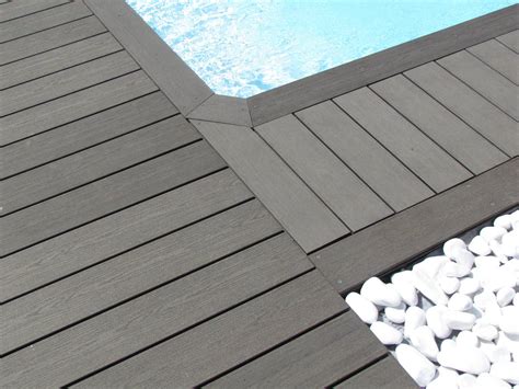 lame de terrasse en bois composite elegance lisse silvadec gris anthracite 138x23x4000mm