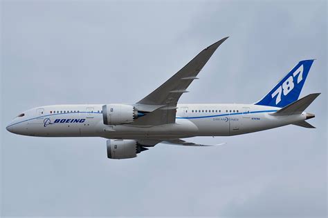Photos Boeing 787 Dreamliner At Farnborough Some Spitfires Too