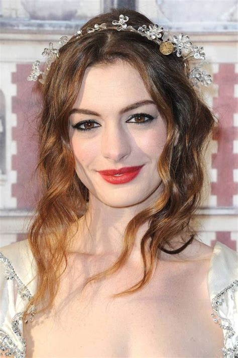 Anne Hathaway Haircut 35 Anne Hathaways Stylish Hair Looks Anne