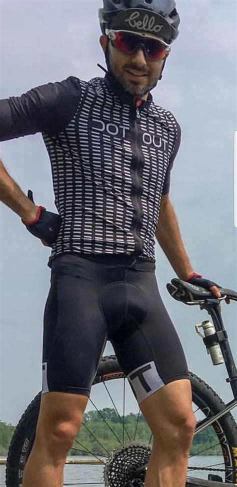 Pin By Stano K On Cyklistika Cycling Outfit Biking Outfit Lycra Men