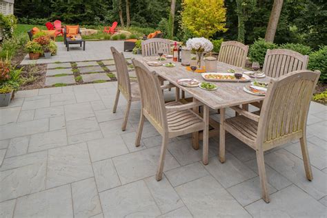 Create An Outdoor Dining Area That Will Make You Want To Dine In