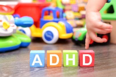 Objawy ADHD w okresie przedszkolnym nadpobudliwość kilkulatka Poradnik Dyrektora Przedszkola