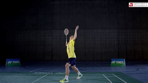 The front allows the shaft to flex and exert the maximum effect of namd. Badminton: Clear Vorhand (von vorne) - YouTube