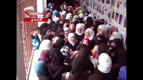 حلب حي الأنصاري مظاهرة لأحرار المدينة ضمن معرض لصور شهداء الثورة 5 11 2013 Youtube