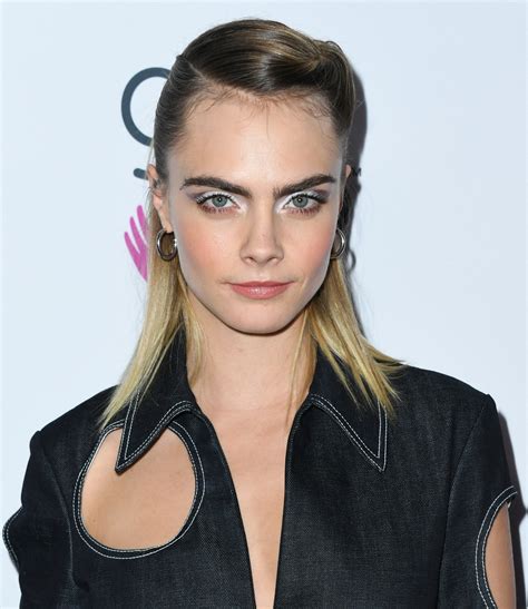 cara delevingne s metallic eye makeup was made for holiday beauty moodboarding vogue