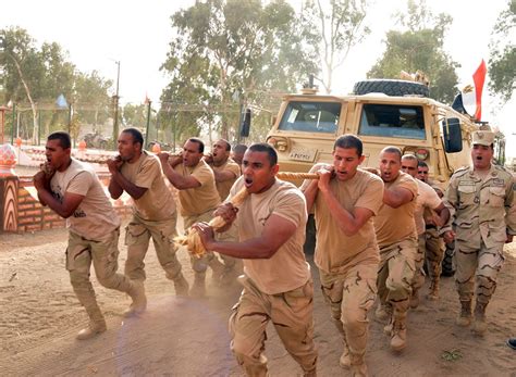 هكذا يرى مقاتلو الجيش المصري حب الوطن والعسكرية صور بروباجندا