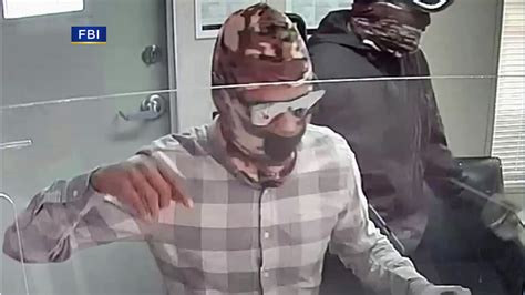 Do You Recognize These Men Fbi Releases Photos Of Bank Robbery Suspect Hialeah Cbs Miami