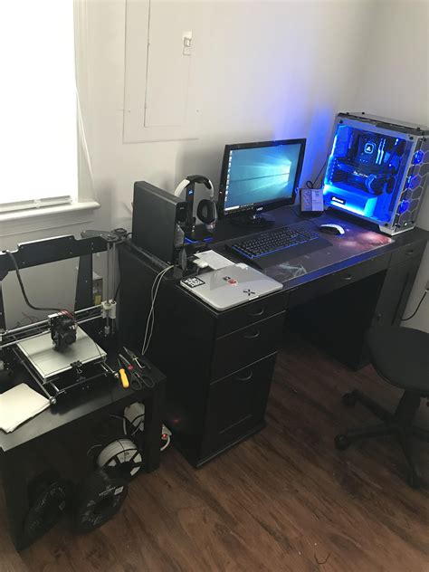 Sophomore In College With A Small Setup 3d Printer And First Pc Build