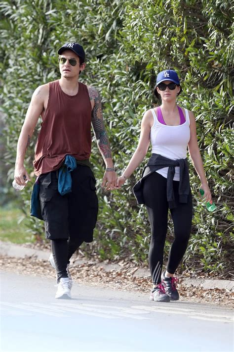 Katy Perry Busty Booty Wearing Tight Top And Tights While Hiking In Los Angeles Porn Pictures