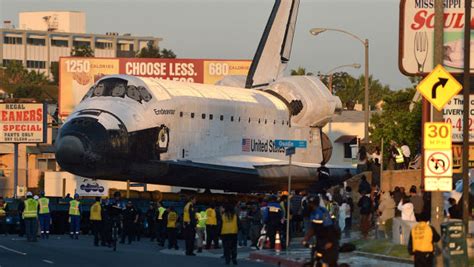ビルウォールレザー情報space Shuttle Endeavour Inches Toward