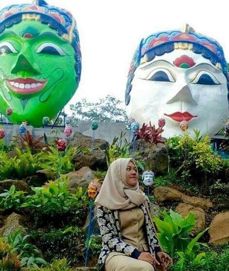 Bentuk dan contoh buku besar bentuk t. Wisata Unik Dan Kreatif Kampung Topeng Malang Jawa Timur
