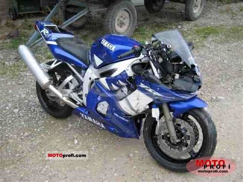 The page contains the technical specs, media for download and an overview of related accessories. Yamaha YZF-R6 2000 Specs and Photos