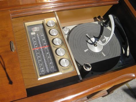 Uhuru Furniture And Collectibles Sold Vintage Magnavox Console