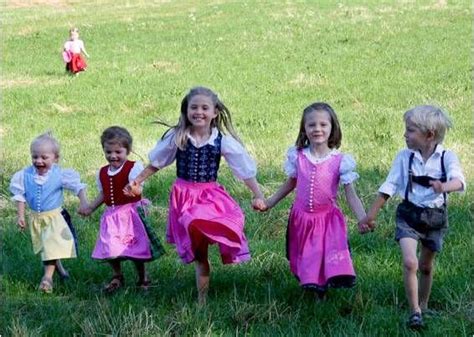 Laura Und Ben Dirndl Dirndl Trachten Stoff