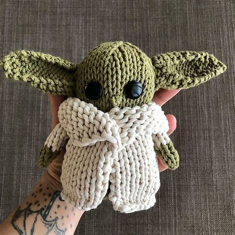 Ravelry Baby Yoda Pattern By Kim Konen Diy Knitting Knitting