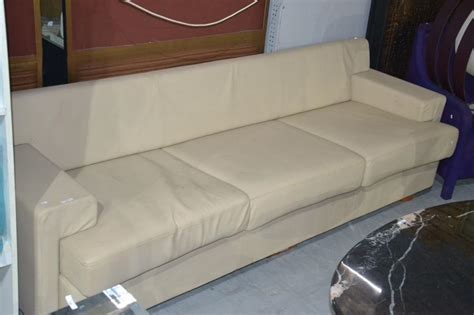 Whether you're moving into your very new home or updating your current living space, you 're sure to find a unique designer sectional sofa that matches any décor. Modern cream leather luxury sofa,