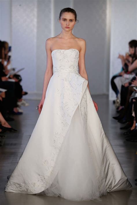 Wondering which french wedding dress designers are at the top of their game? 26 The Most Beautiful Wedding Dresses of 2017