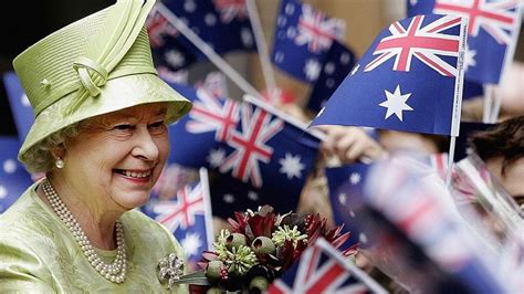 Queen Wasnt Told In Advance About Sacking Of Australian Pm Gough Whitlam Letters Reveal Uk
