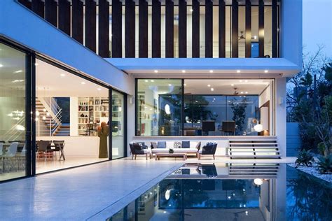 I booked a double room at lshape hotel. 4,800 Square Foot L-Shaped Luxury Home (12 Photos) | SOLETOPIA