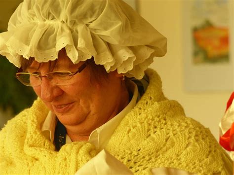 Ihre schwester aber war baba jaga, eine böse hexe. Märchenstunde mit Hexe Baba Jaga im Cura Seniorencentrum ...