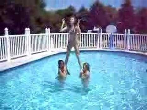Cheerleading Stunts In The Pool I Wanna Do This Next Summer