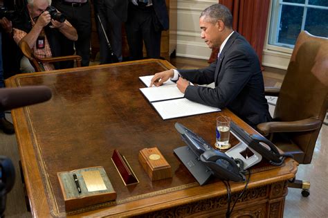 In Wielding Rarely Used Veto, President Obama Puts Budget Heat on Republicans - The New York Times