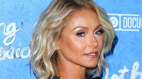 Kelly Ripa Is Red Hot In Daring Plunging Dress As Fans Weigh In Hello
