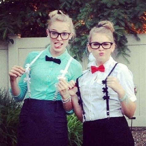 Last Minute Diy Costumes That Are Actually Kind Of Awesome Nerd Halloween Costumes Nerd