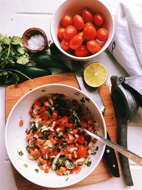 Un curioso truco secreto se esconde en el traductor de google al reproducir la pronunciación en español de la palabra 'gallo'. Pico de Gallo (Mexican Tomato Salad) - Mexican Food Memories
