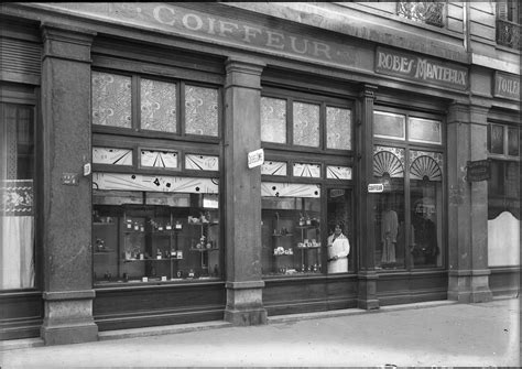 Salon de coiffure pour noir. Photographes en Rhône-Alpes::[Devanture d'un salon de ...