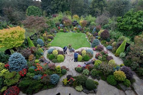Award Winning Garden Prepares To Show Off Autumn Colours Express And Star