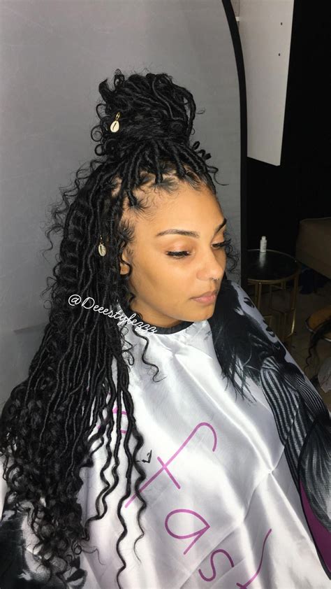 Thisnin The Style Of Box Braids With The Curly Hair On The