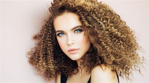aggregate 79 curly hair poses super hot in eteachers