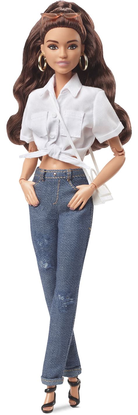 Barbie Barbiestyle Doll In Brunette With Clothing Pieces And
