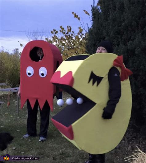 Ms Pacman And Ghost Couple Costume Creative Diy Costumes