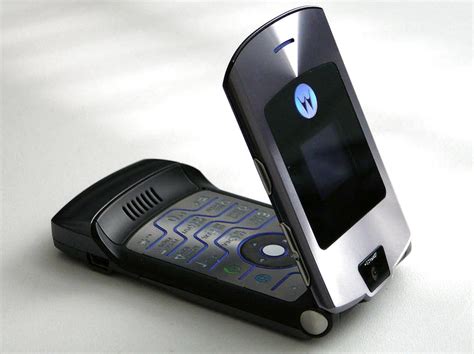 √ 9 Motorola Flip Cell Motorola Flip Phone Cell For You Grass Pot