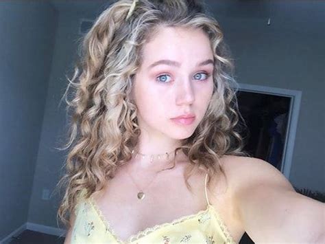 Brec Bassinger Bella And The Bulldogs American Actress Celebrities