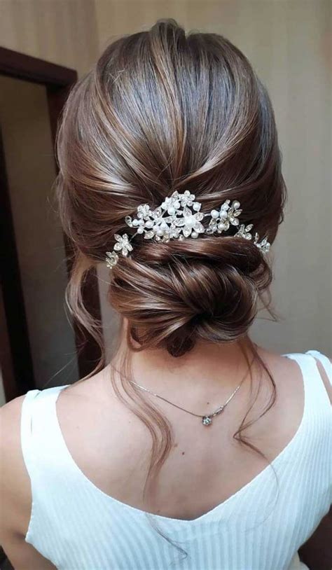 Easy And Perfect Updo Hairstyles For Weddings Ewi
