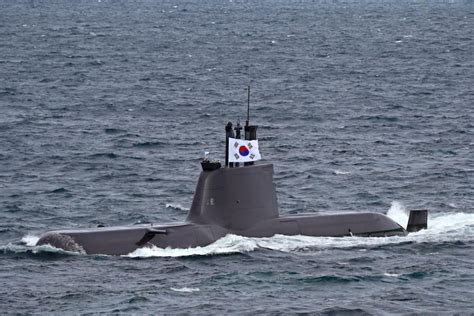 An indonesian navy submarine has gone missing with 53 people on board, military officials say. Intellasia East Asia News - Korea lands $1B submarine ...