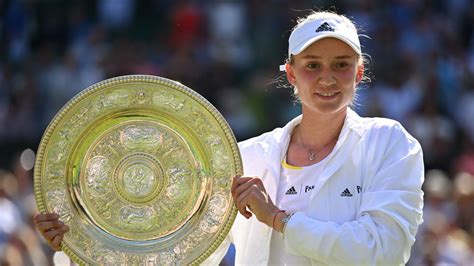 Wimbledon kazaja Elena Rybakina ganó el título femenino al vencer a Ons Jabeur por